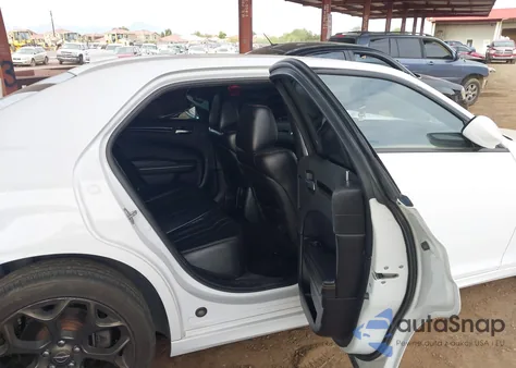 2017 Chrysler 300 300S Alloy Edition z USA, uszkodzony, nr VIN 2C3CCABG9HH668797